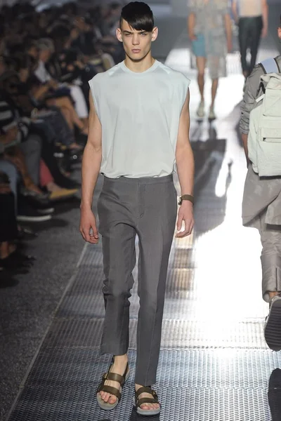 Look 29